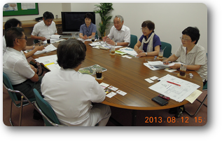 東北新生園で園長や自治会長らから説明を受ける県議団ら