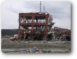震災から１０日後に現地で撮影した南三陸の防災庁舎